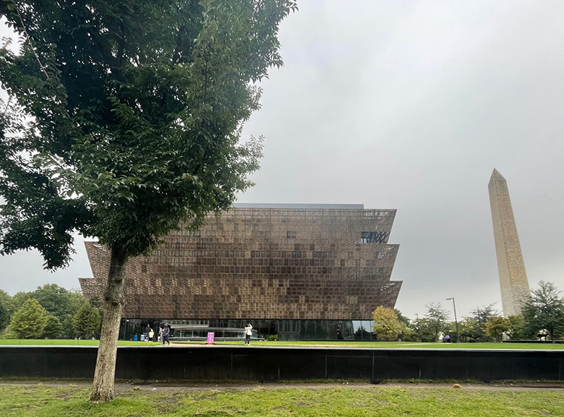 Photo of the Smithsonian National Museum of African American History and Culture and the Washington Monument